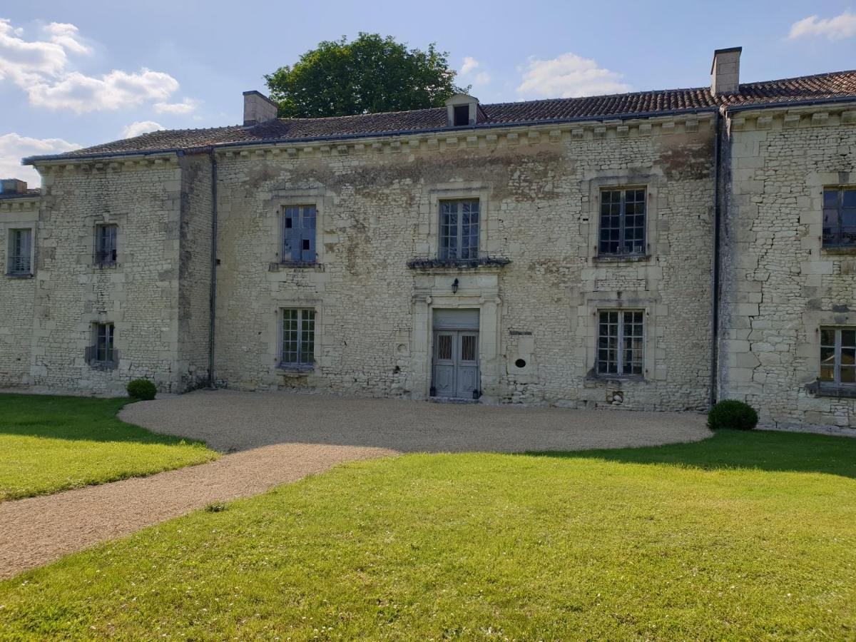 Monts-sur-Guesnes多梅因伯格维尔旅馆住宿加早餐旅馆 外观 照片