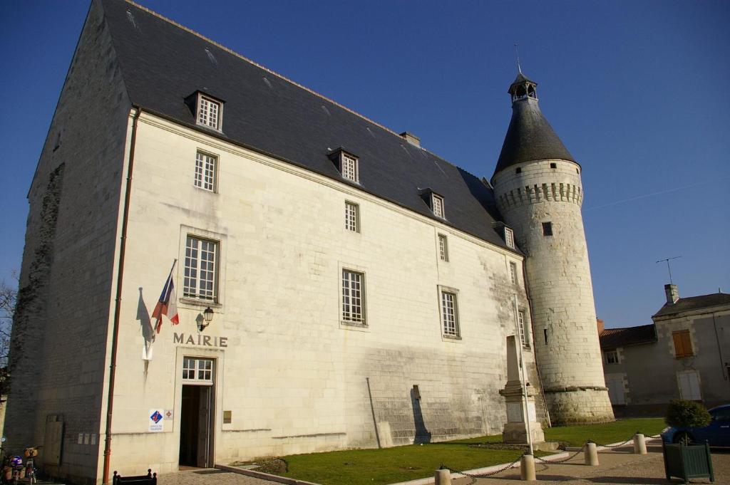 Monts-sur-Guesnes多梅因伯格维尔旅馆住宿加早餐旅馆 外观 照片