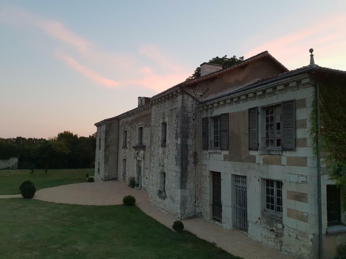 Monts-sur-Guesnes多梅因伯格维尔旅馆住宿加早餐旅馆 外观 照片