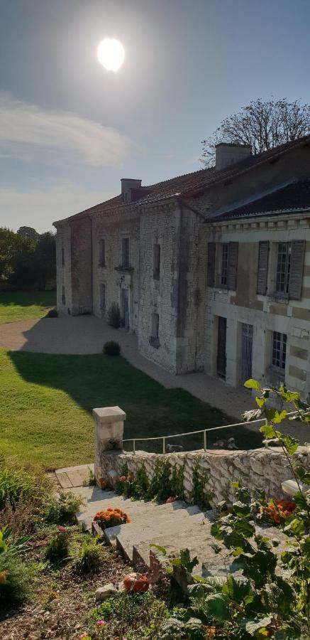 Monts-sur-Guesnes多梅因伯格维尔旅馆住宿加早餐旅馆 外观 照片