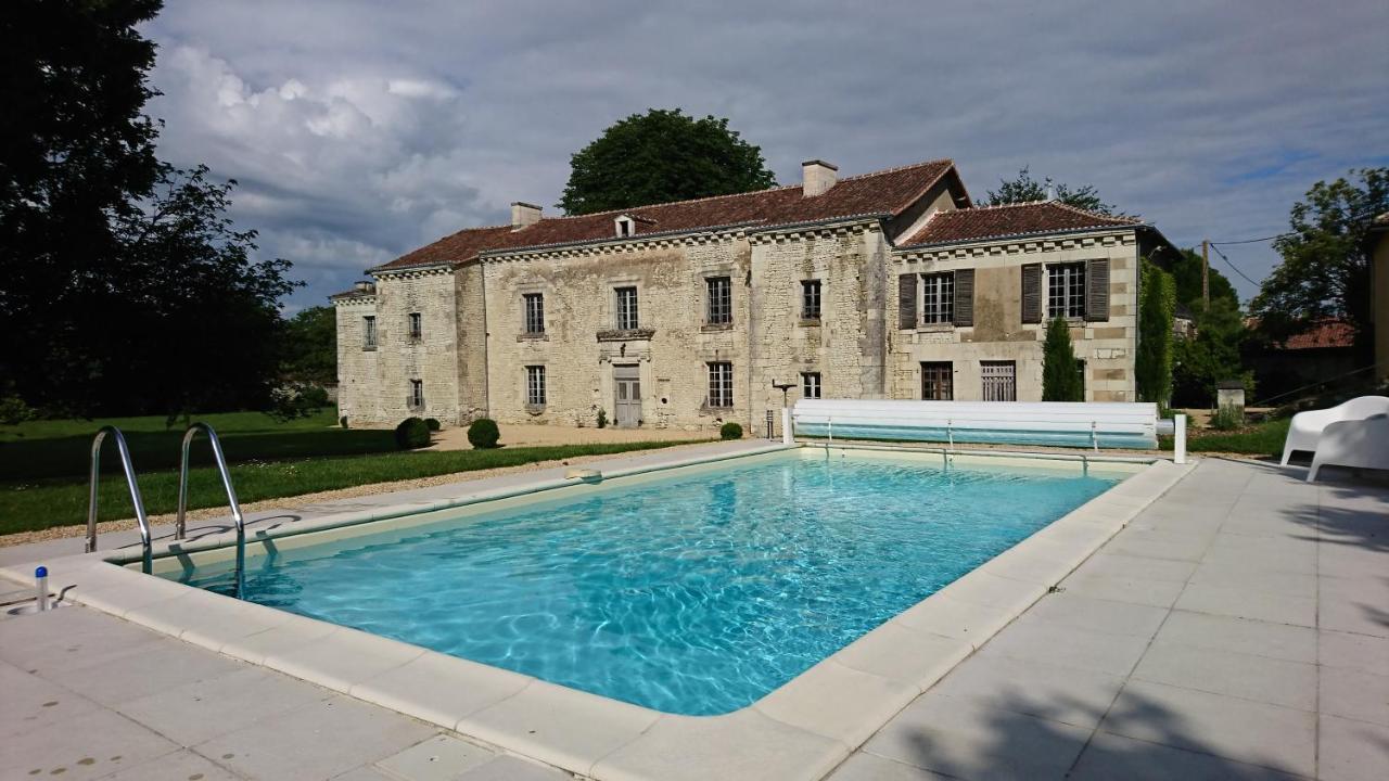 Monts-sur-Guesnes多梅因伯格维尔旅馆住宿加早餐旅馆 外观 照片